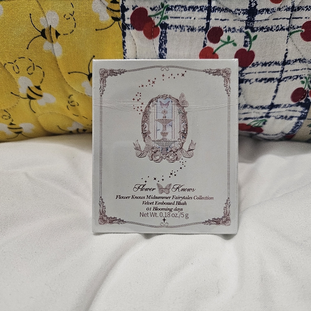 Midsummer Fairytales Velvet Embossed‎ Blush (01 Blooming Day)